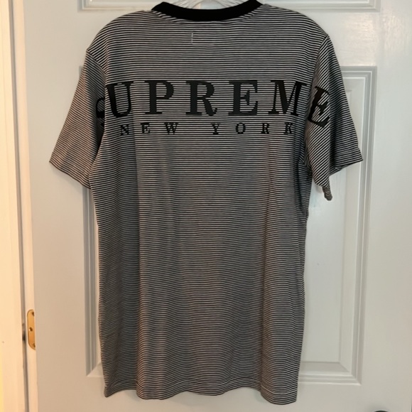 Supreme black & white short sleeve t-shirt, men’s size M - Picture 8 of 9
